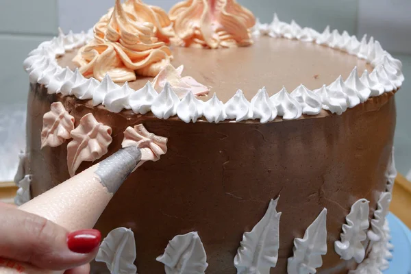Confectioner Woman Pouring Cream Sponge Cake Using Pastry Bag Closeup — Stock Photo, Image