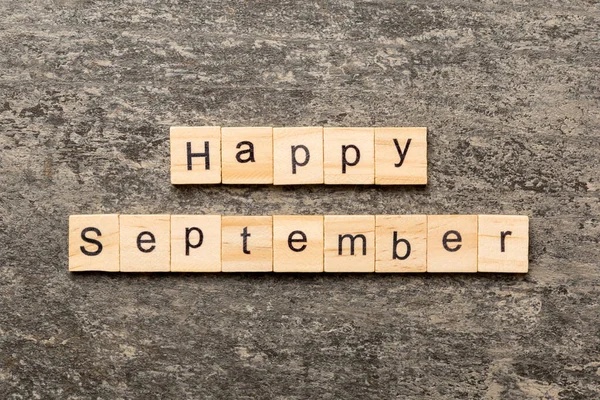 Χαρούμενη Λέξη Του Σεπτέμβρη Γραμμένη Στο Ξύλο Ευτυχισμένο Κείμενο Σεπτεμβρίου — Φωτογραφία Αρχείου