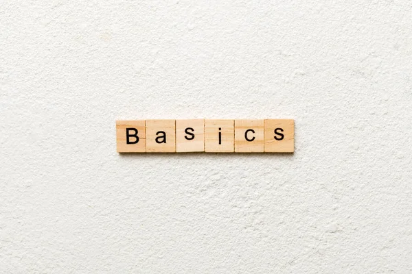 Basics Wort Auf Holzblock Geschrieben Basics Text Auf Dem Tisch — Stockfoto