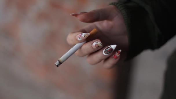 Smoldering Cigarette Filter Female Hand Concept Harm Smoking — стоковое видео