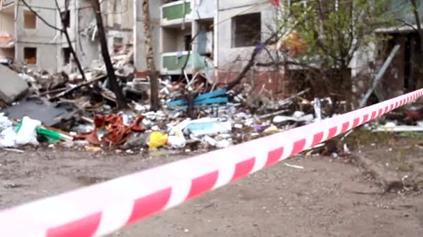 Ruiny Města Černihiv Teroristických Útoků Bombardování Uzavření Červenobílé Signální Pásky — Stock video
