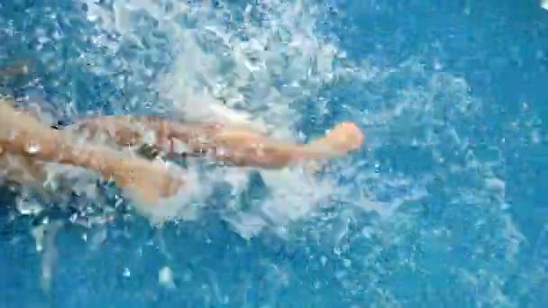 Boy Splashing Water His Feet Pool Summer Vacation Concept Water — Stock video