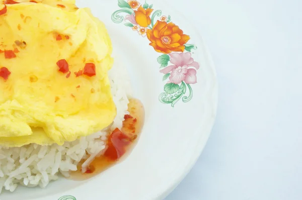 Trójkąt omlet na ryż z sosem chłód — Zdjęcie stockowe