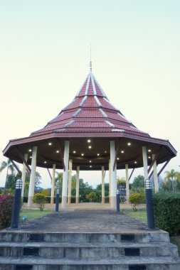 Parktaki pavyon
