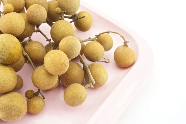 Bunch de longan isolado sobre fundo branco — Fotografia de Stock