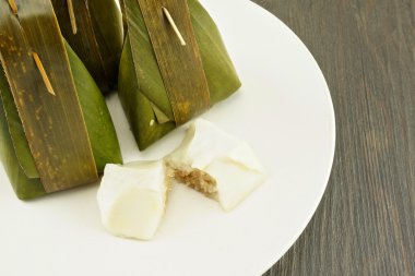 haşlanmış pirinç hamur tatlı Hindistan cevizi doldurma ile