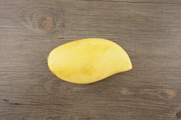 Duże żółte mango lub mangifera indica — Zdjęcie stockowe
