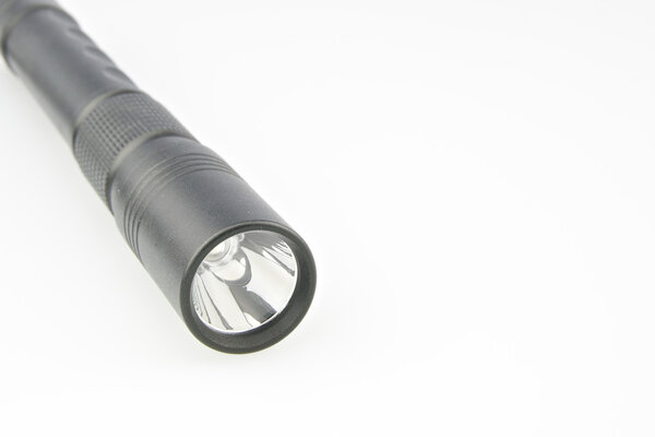 Черный фонарь выключается, чтобы показать переднюю
