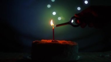 Karantina sırasındaki bir doğum günü partisinde kendimi yalnız hissediyorum.