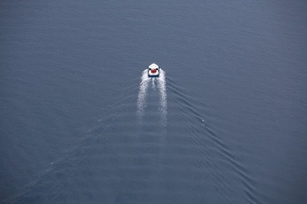 A vista superior em um barco — Fotografia de Stock