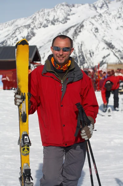 Skifahrer in Rot — Stockfoto