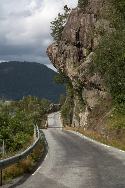 Vuoristotie — kuvapankkivalokuva