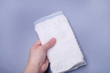 Doğumdan sonra pamuk beyazı bir iç çamaşırı. Hamile kadınlar için ürünler.