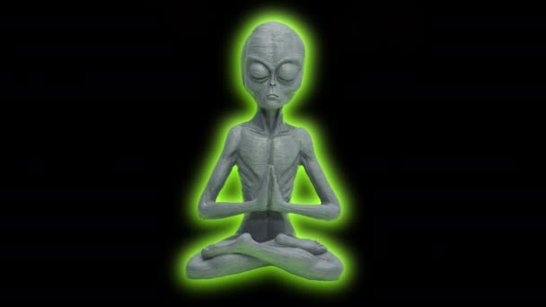 宇宙人は暗い背景の蓮の位置に座って瞑想を練習し — ストック動画