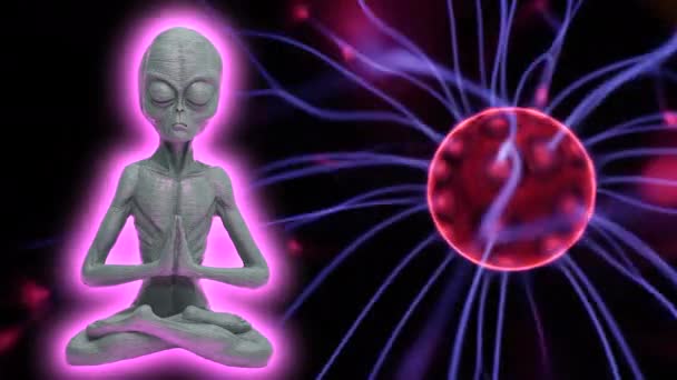 Meditación Practicante Alienígena Sentada Una Posición Loto Sobre Fondo Oscuro — Vídeos de Stock