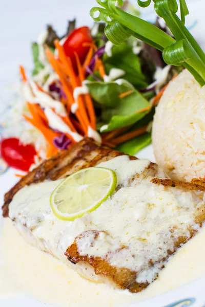 Tuna steak and fried rice with butter — Stock Photo, Image