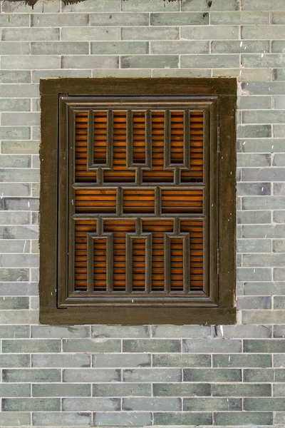 Tegel vägg abd fönster — Stockfoto