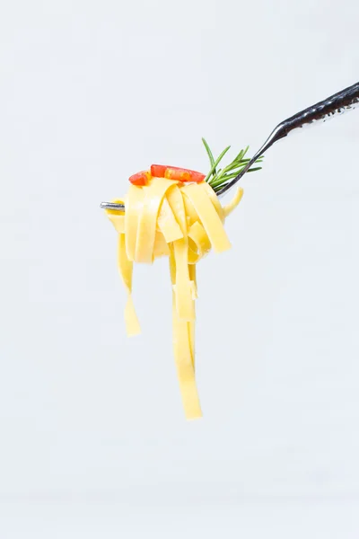 Pasta fettuccine en tenedor — Foto de Stock