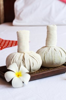 Bitkisel kompres topları