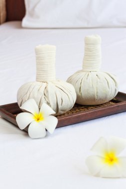 Bitkisel kompres topları