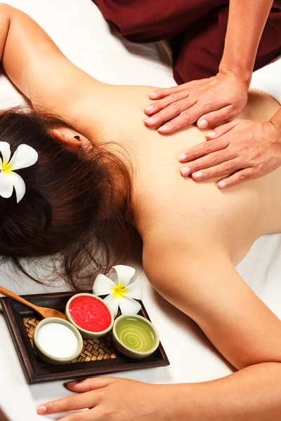 Mulher massagem no spa — Fotografia de Stock
