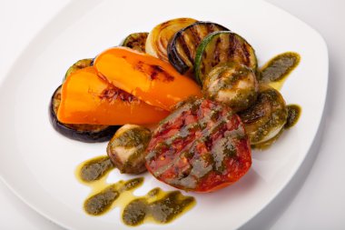 Tabakta ızgara sebze