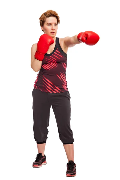 Guantes de boxeo de mujer joven deportiva, cara de estudio de chica fitness aislado en blanco —  Fotos de Stock