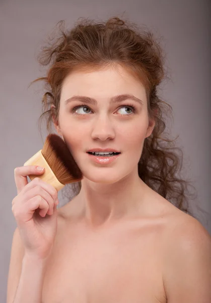 Applying Makeup girl with perfect skin — Stock Photo, Image