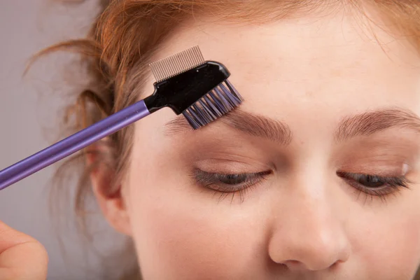Applying Makeup girl with perfect skin — Stock Photo, Image