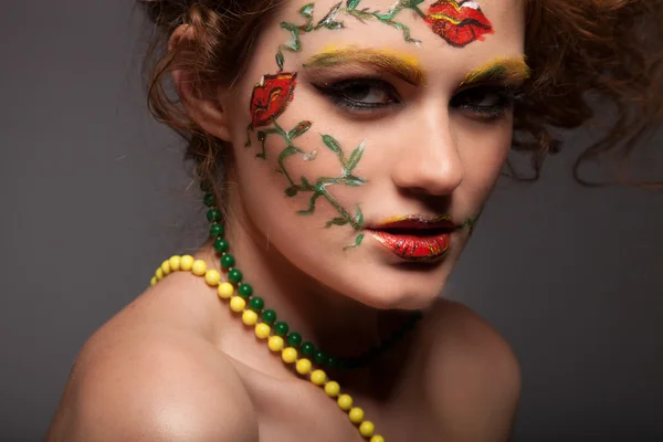 Portrétní umění tvoří květiny obličej — Stock fotografie