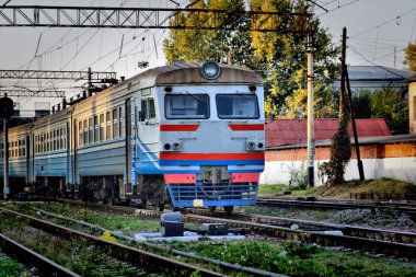 tren istasyonda.