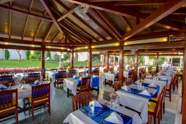 restoranda yan konut kompleksi