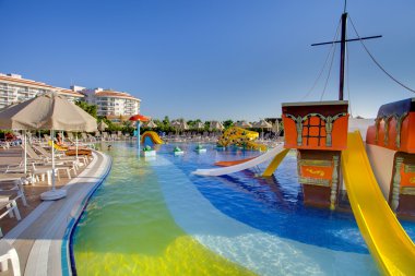 Eğlence kompleksi içinde yan görünüm