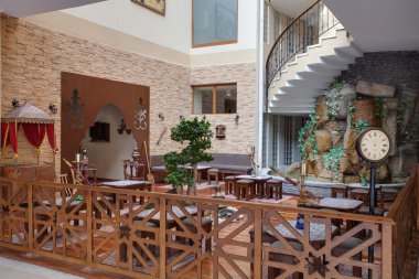restoranda yan konut kompleksi