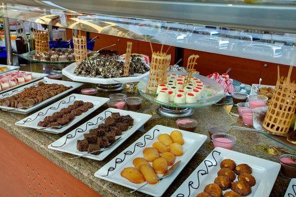 Prima colazione a buffet in complesso residenziale a Side — Foto Stock