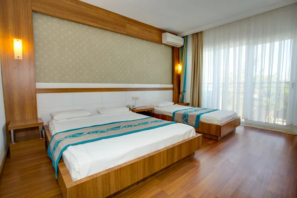 Уютная комната в жилом комплексе в Сиде — стоковое фото