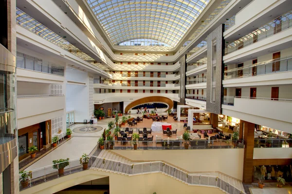 Restaurant in residentieel complex in kant — Stockfoto