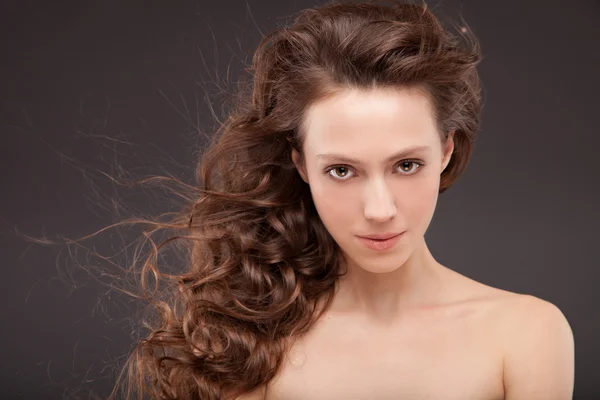 Chica de cabello castaño — Foto de Stock