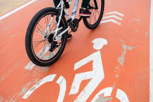 Radfahrer auf dem Radweg — Stockfoto