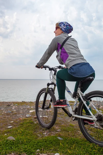 Radfahrerin — Stockfoto