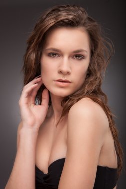 doğal makyaj ile kız