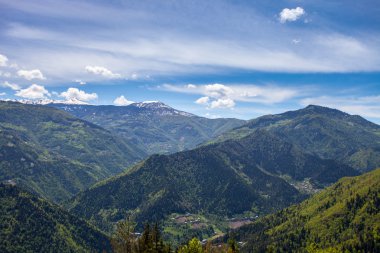 Gürcistan, Kafkasya'da dağ manzarası