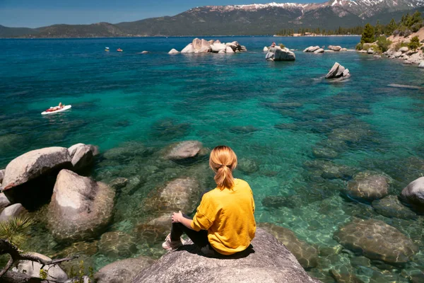 Young Woman Yellow Shirt Enjoying View Emerald Bay Lake Tahoe — 图库照片