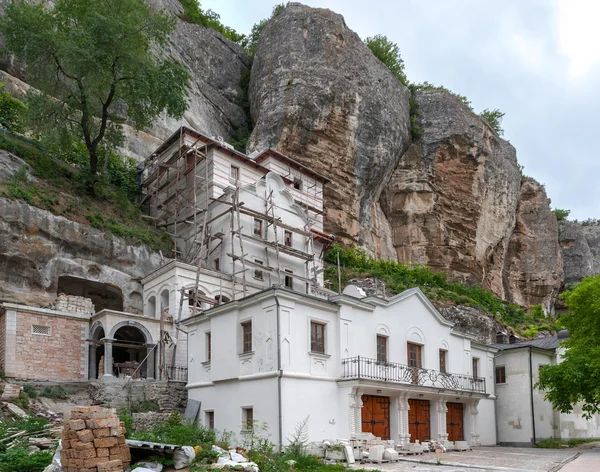 Building of apartments of habitation of monastery — Stock Photo, Image