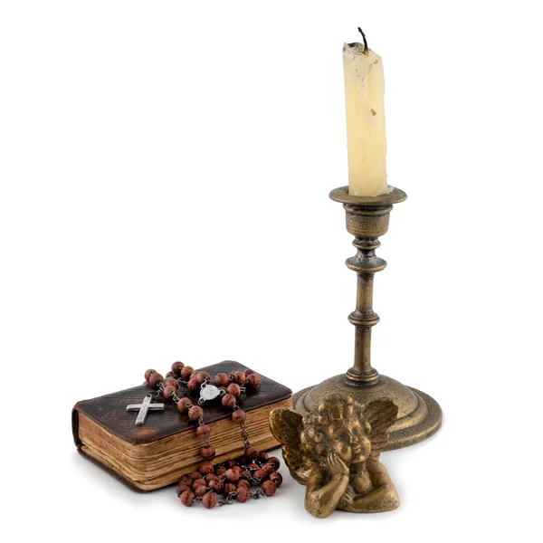 Библия с бусами, ангел и свечи 3 — стоковое фото