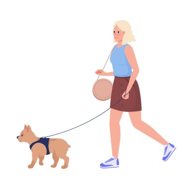 Sokakta küçük köpeği gezdiren genç bayan yarı düz renk vektör karakterler. Yürüyen figürler. Beyazın üzerinde tam vücut insan. Web grafik tasarımı ve animasyonu için basit çizgi film stili çizimi
