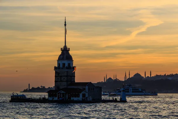 Historiska Halvön Istanbul Och Jungfrutornet Vid Solnedgången — Stockfoto