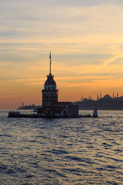 Silhuett Jungfrutornet Kiz Kulesi Solnedgångens Färger Istanbul Vertikal — Stockfoto