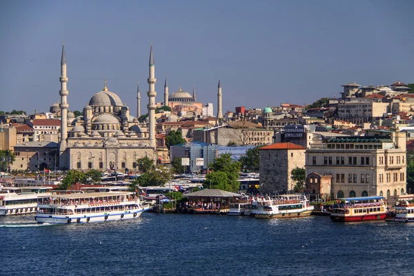 Łodzie Wycieczkowe Historycznej Części Itanbul Turkiye — Zdjęcie stockowe