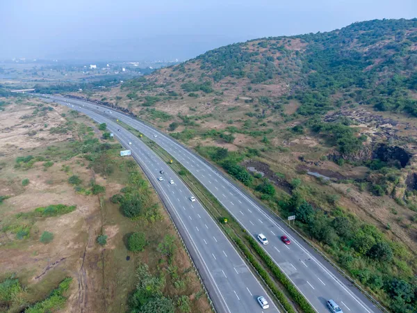 印度浦那附近孟买 浦那高速公路的空中录像 高速公路正式名称为Yashvantrao Chavan Express Sway — 图库照片